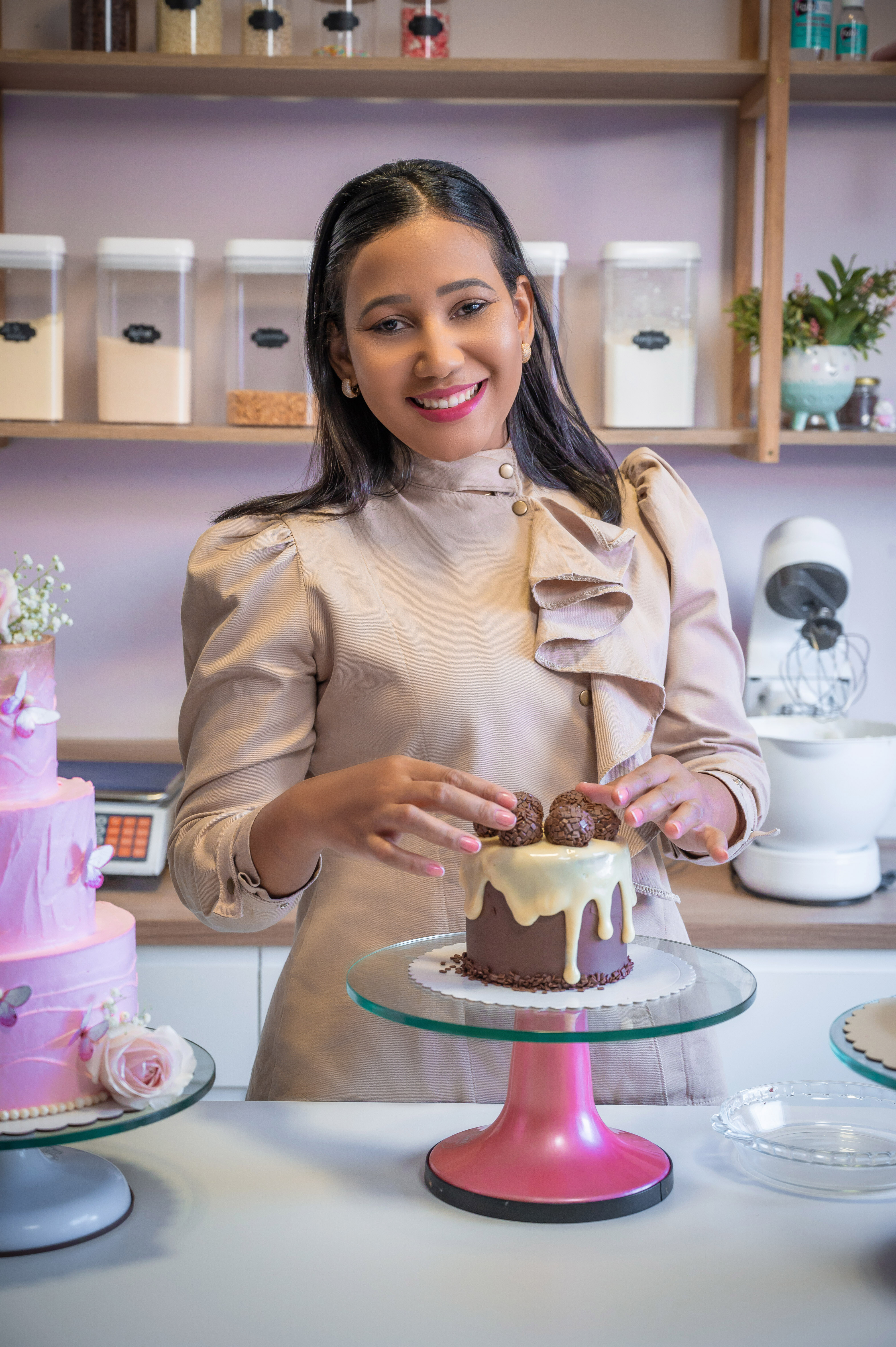 Vanessa Menezes em seu espaço de confeitaria